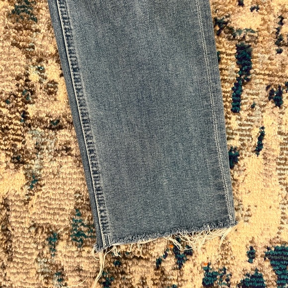 Size 32 MOTHER mid rise dazzler ankle fray - Picture 3 of 5